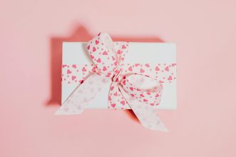 How to choose the perfect wedding gift in 2026