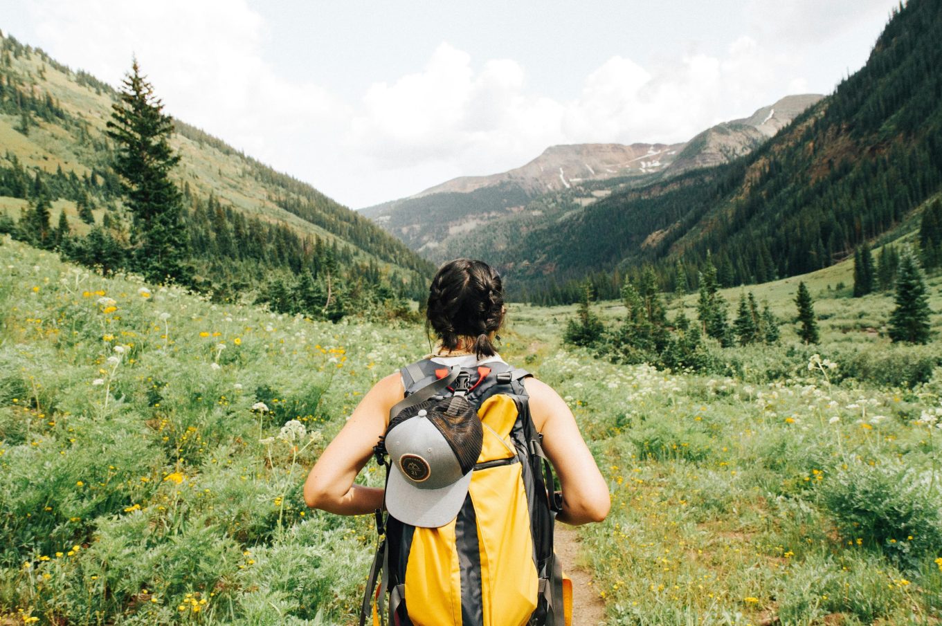 Best Gifts for Travelers: Top 7 Travel Gifts That Frequent Flyers Actually Want