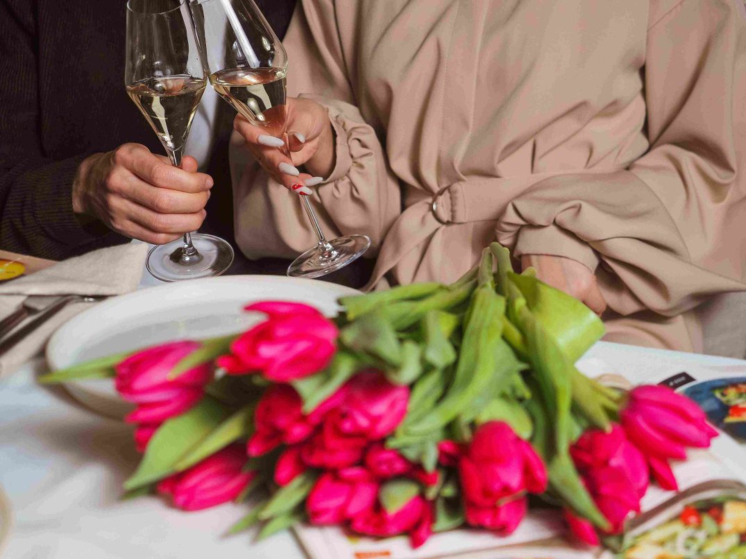 Top 10 Wedding Anniversary Gifts for Your Wife
