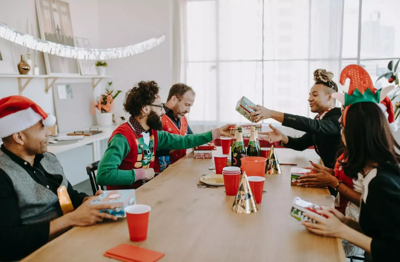 40 Best Christmas Gift Ideas for Employees on a Budget