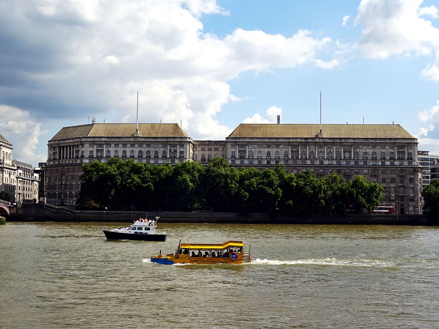 Lunch cruise along the Thames